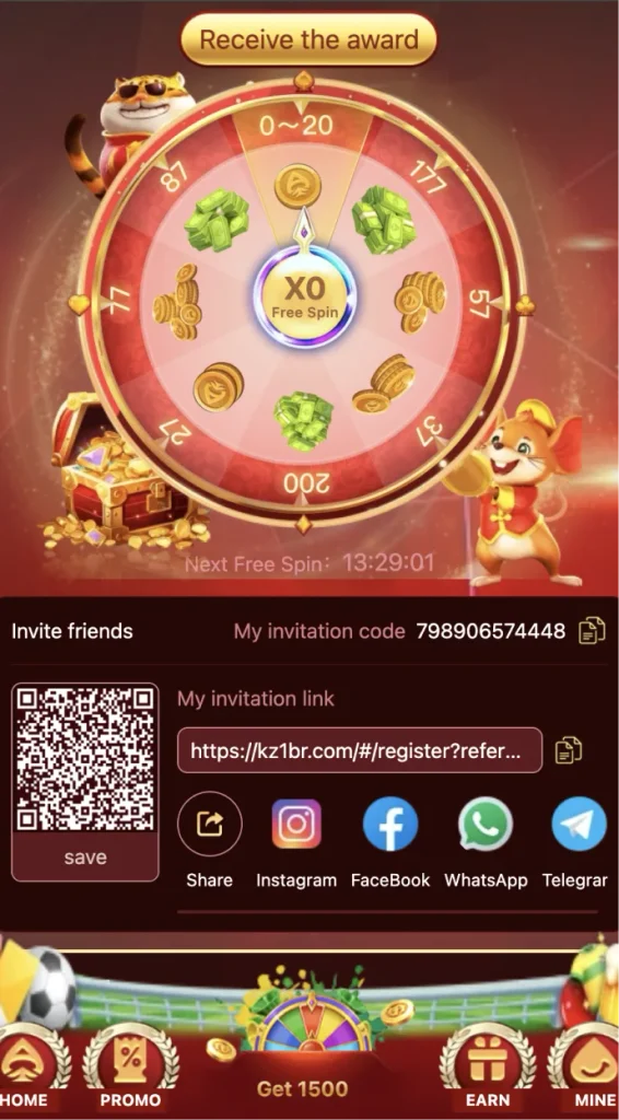 Kanz1 Game APK invite screen showing a free spin reward wheel, invitation code, QR code, referral link, and social sharing options.